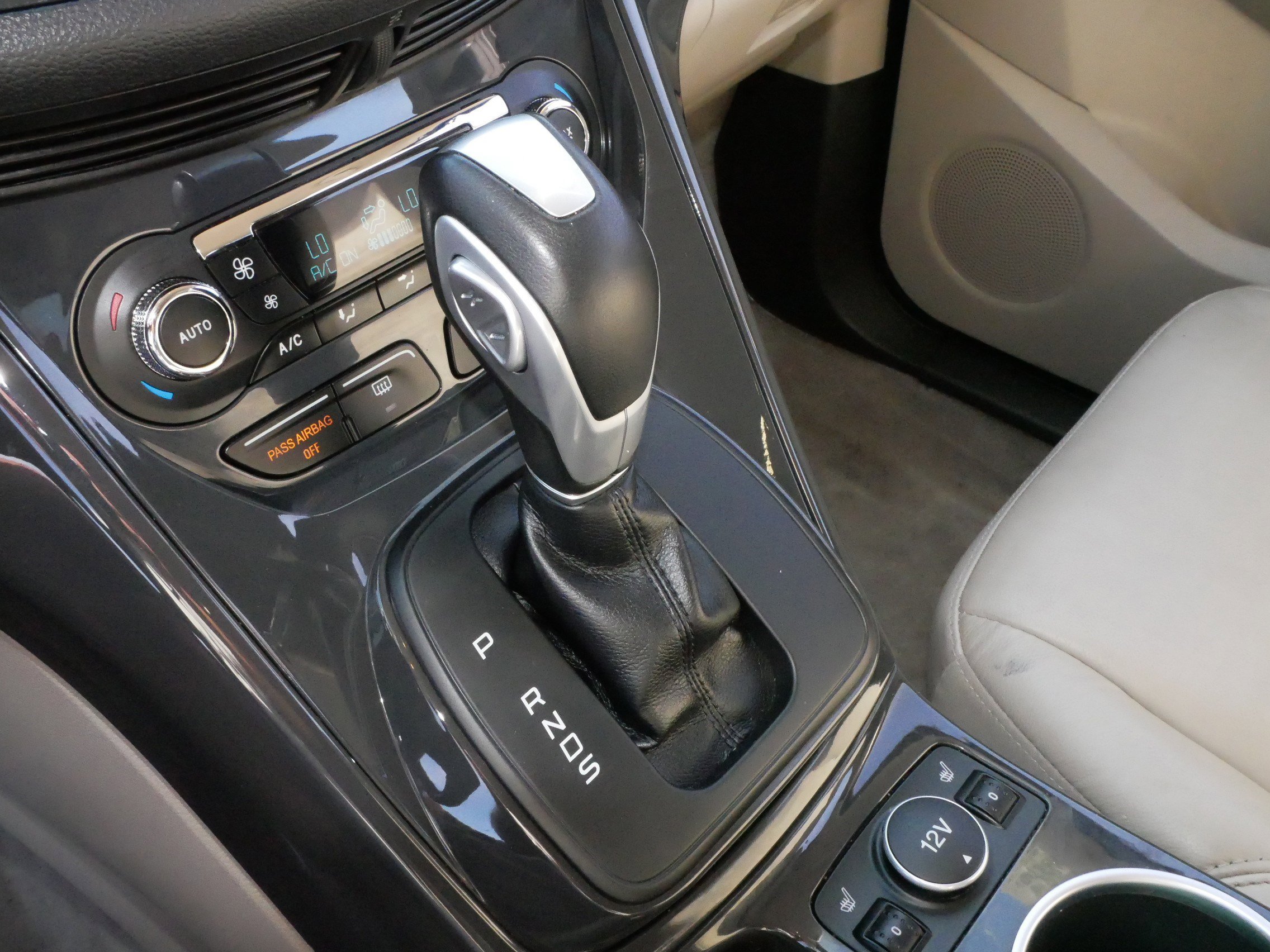 2016 Ford Escape Titanium photo 19