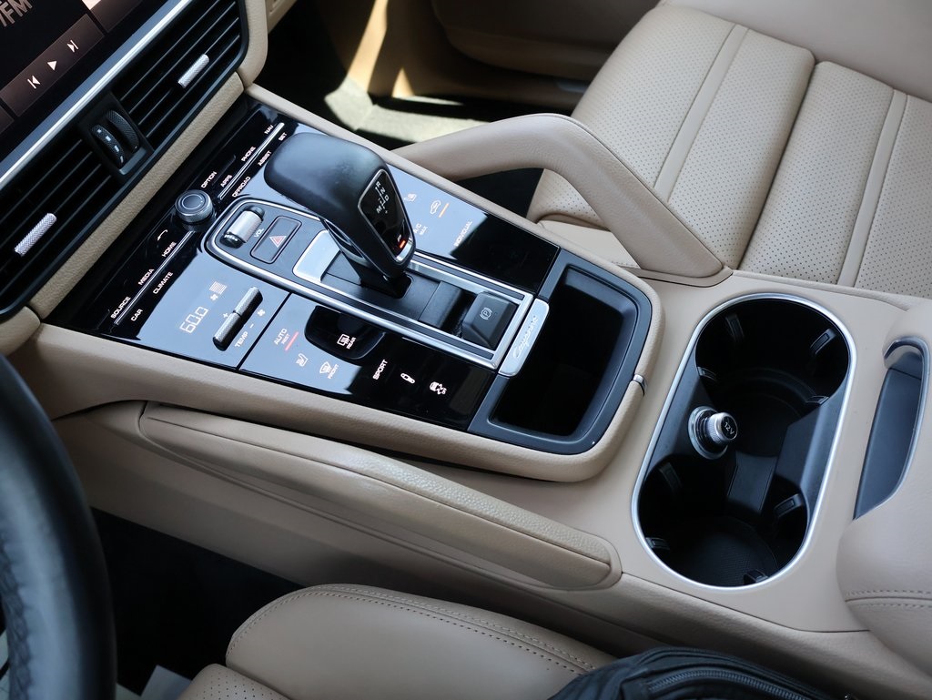 2022 Porsche Cayenne S photo 20