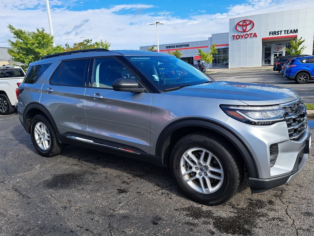2025 Ford Explorer photo 4