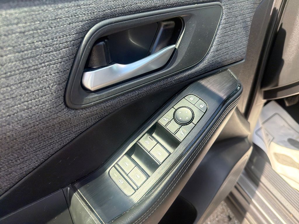 2021 Nissan Rogue SV photo 14