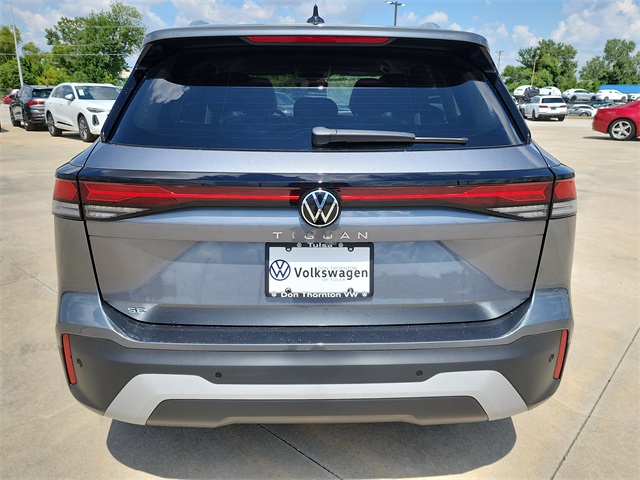 2025 Volkswagen Tiguan SE photo 2