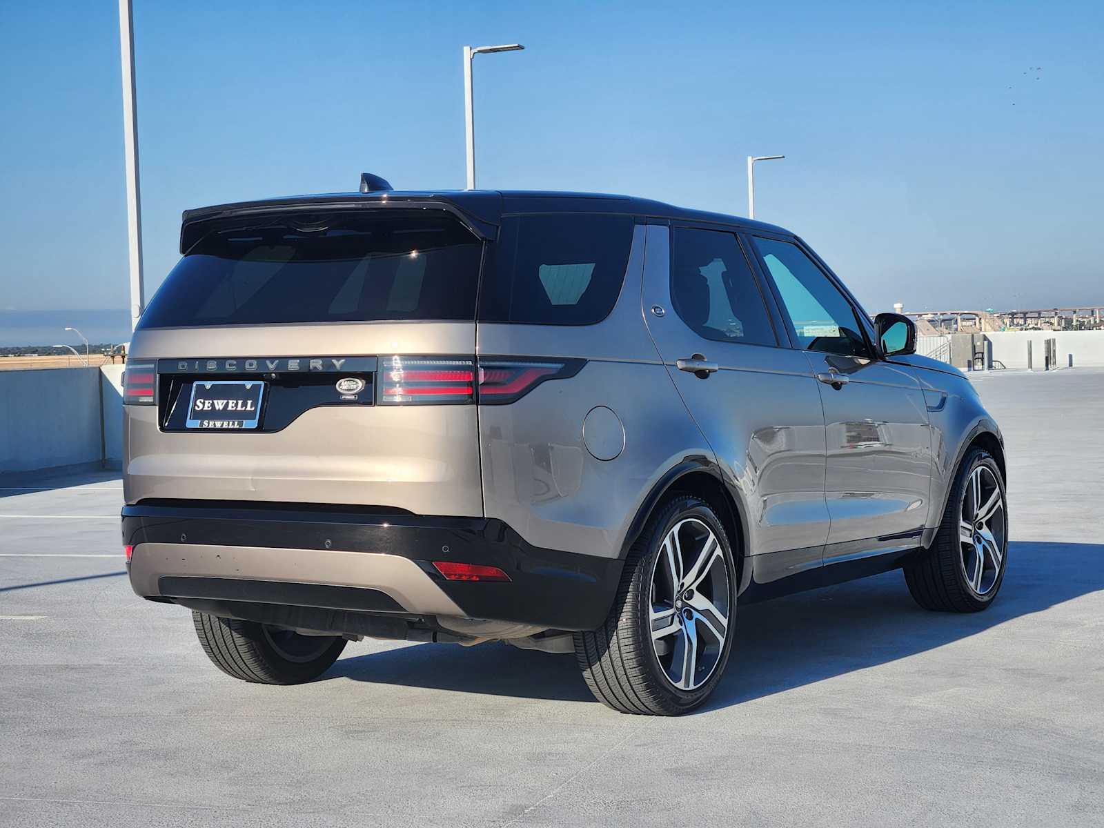2021 Land Rover Discovery HSE R-Dynamic photo 5