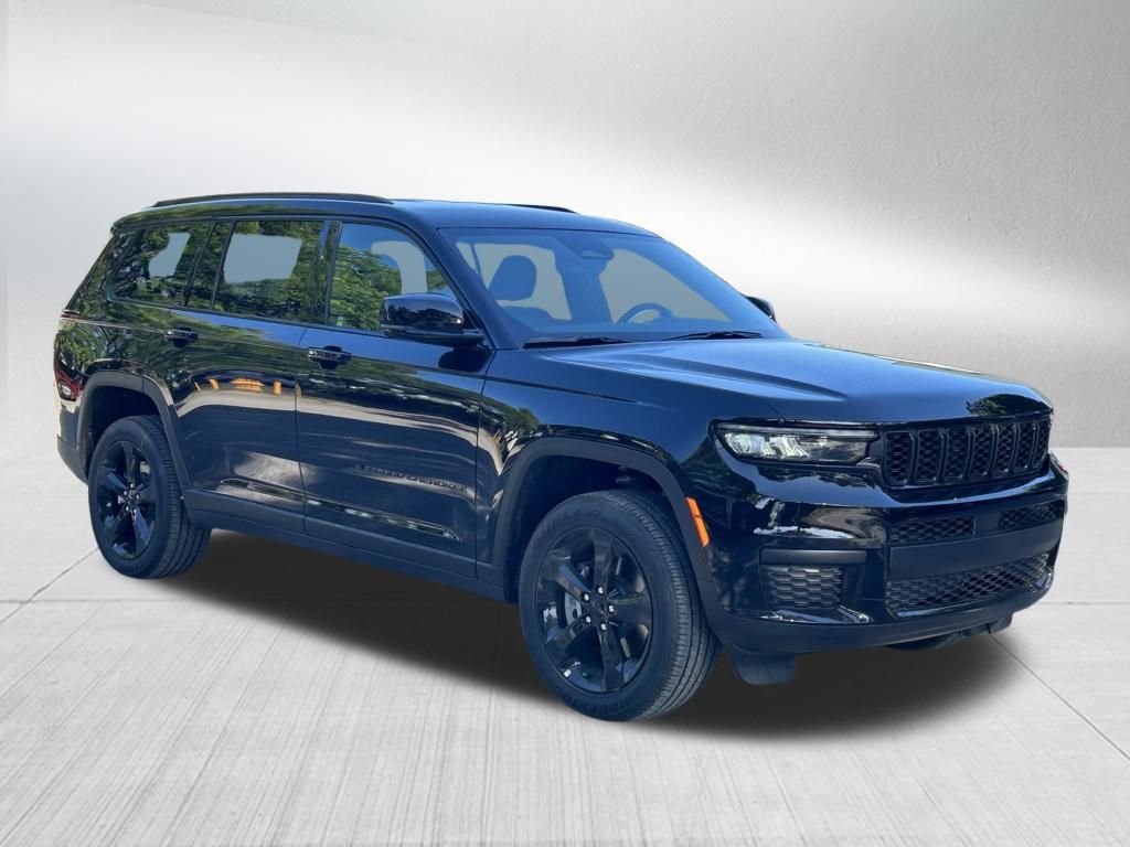 2024 Jeep Grand Cherokee Altitude photo 2