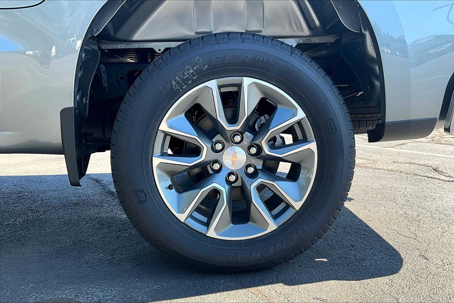 2025 Chevrolet Silverado 1500 LT photo 7