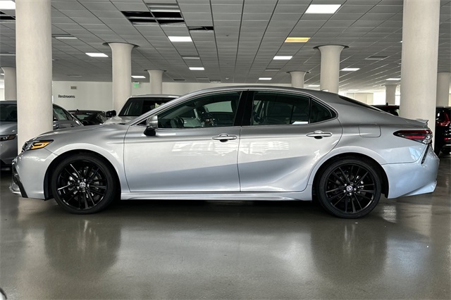 2023 Toyota Camry Hybrid XSE photo 9