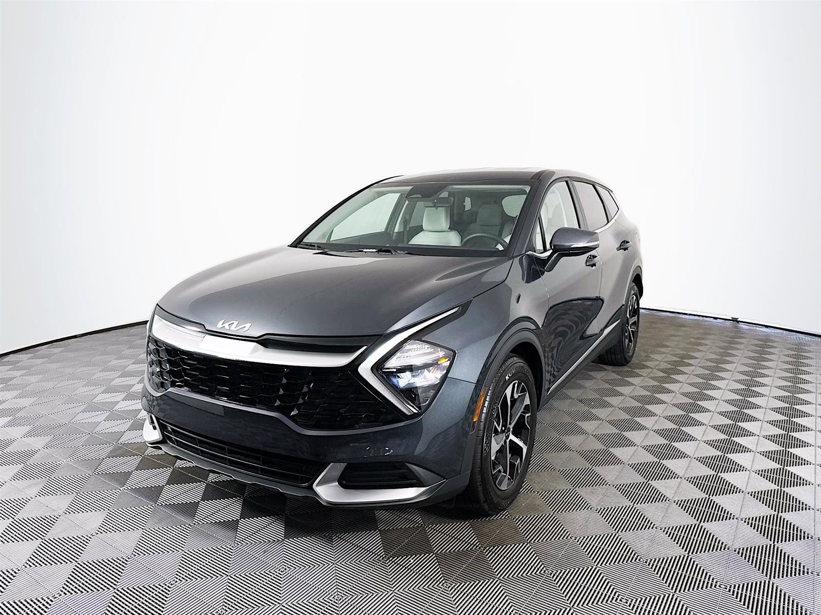 2023 Kia Sportage EX photo 3