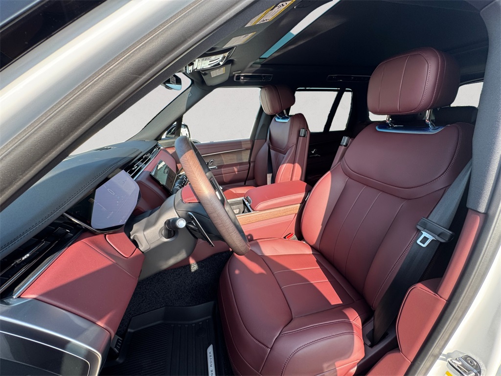 2025 Land Rover Range Rover SE photo 9