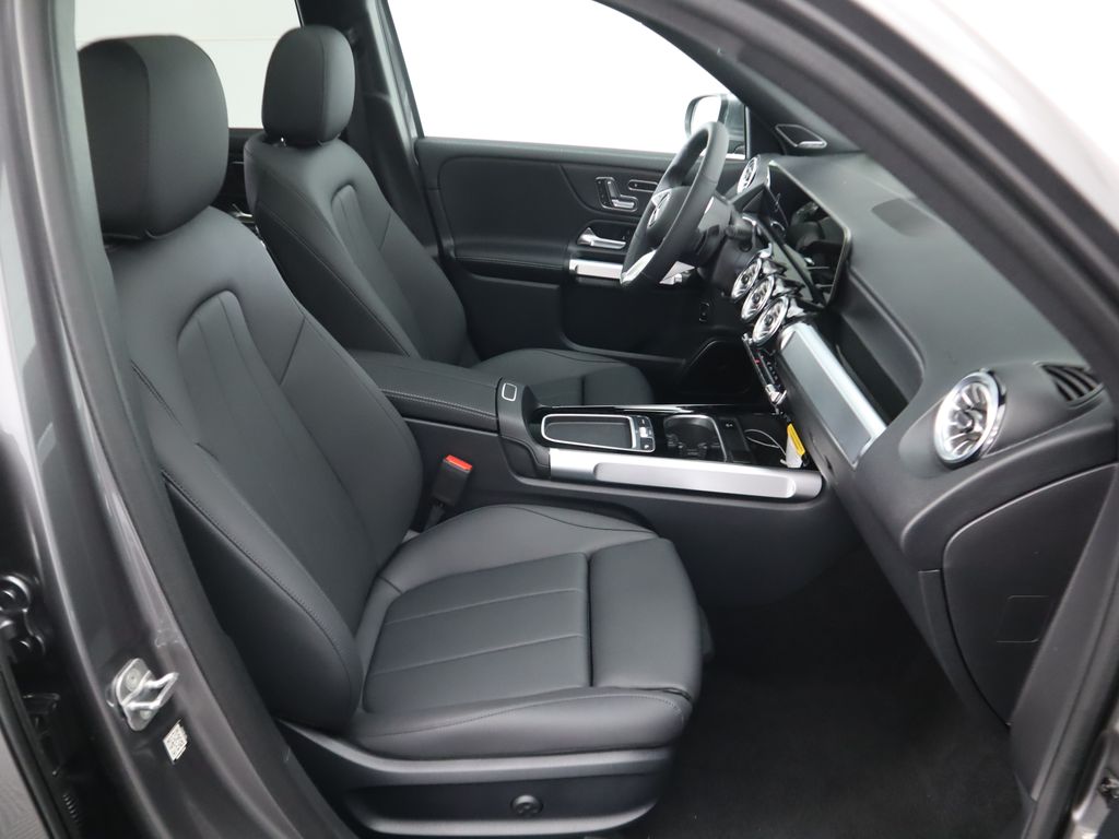 2025 Mercedes Benz GLB 250 photo 20