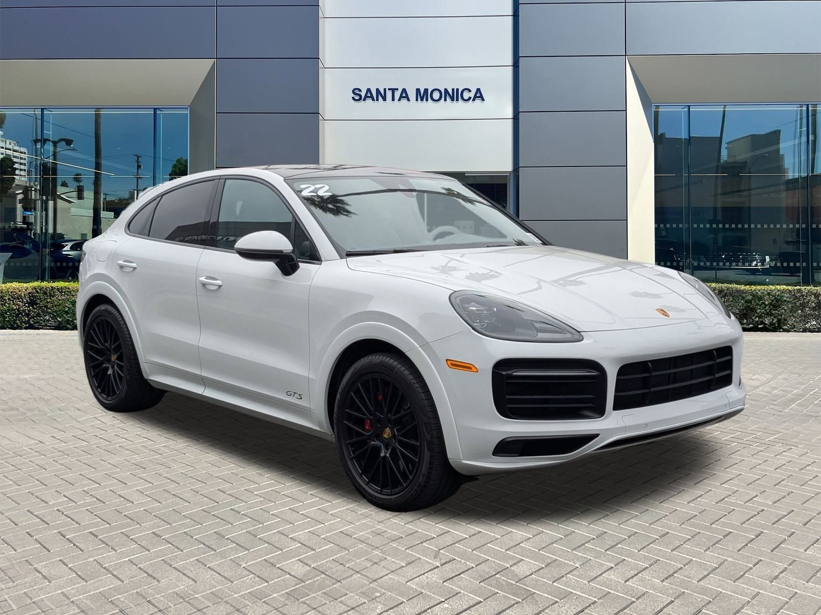 2022 Porsche Cayenne Coupe GTS photo 3