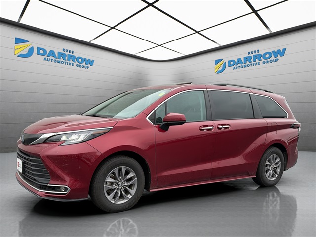 2023 Toyota Sienna XLE's photo