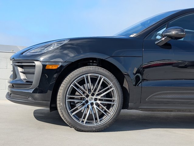 2023 Porsche Macan T photo 9