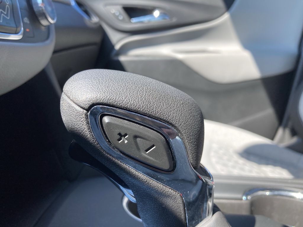 2022 Chevrolet Equinox LS photo 18
