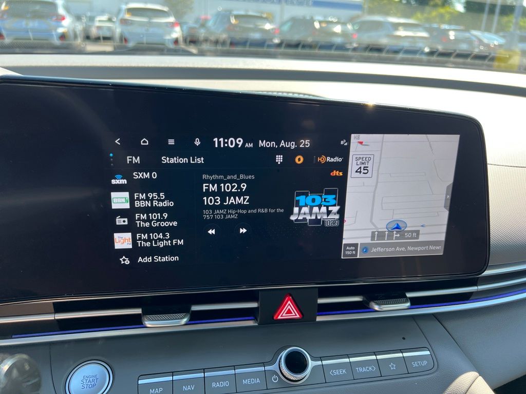 2024 Hyundai Elantra SEL photo 17