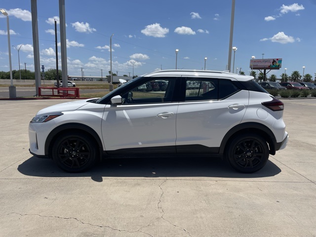 2022 Nissan Kicks SV photo 2