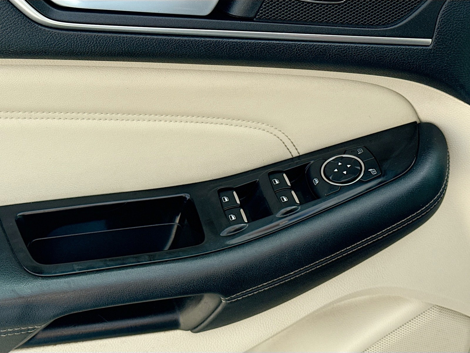 2015 Ford Edge Titanium photo 16