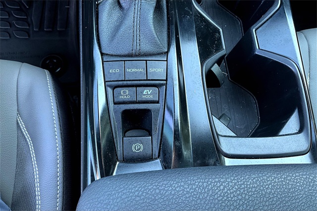 2025 Toyota Camry SE photo 22