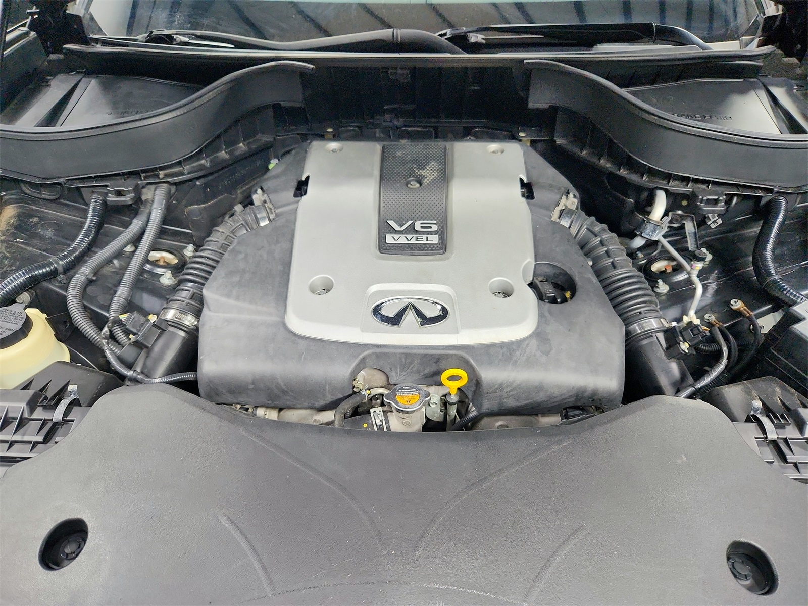 2017 Infiniti QX70 Base photo 16