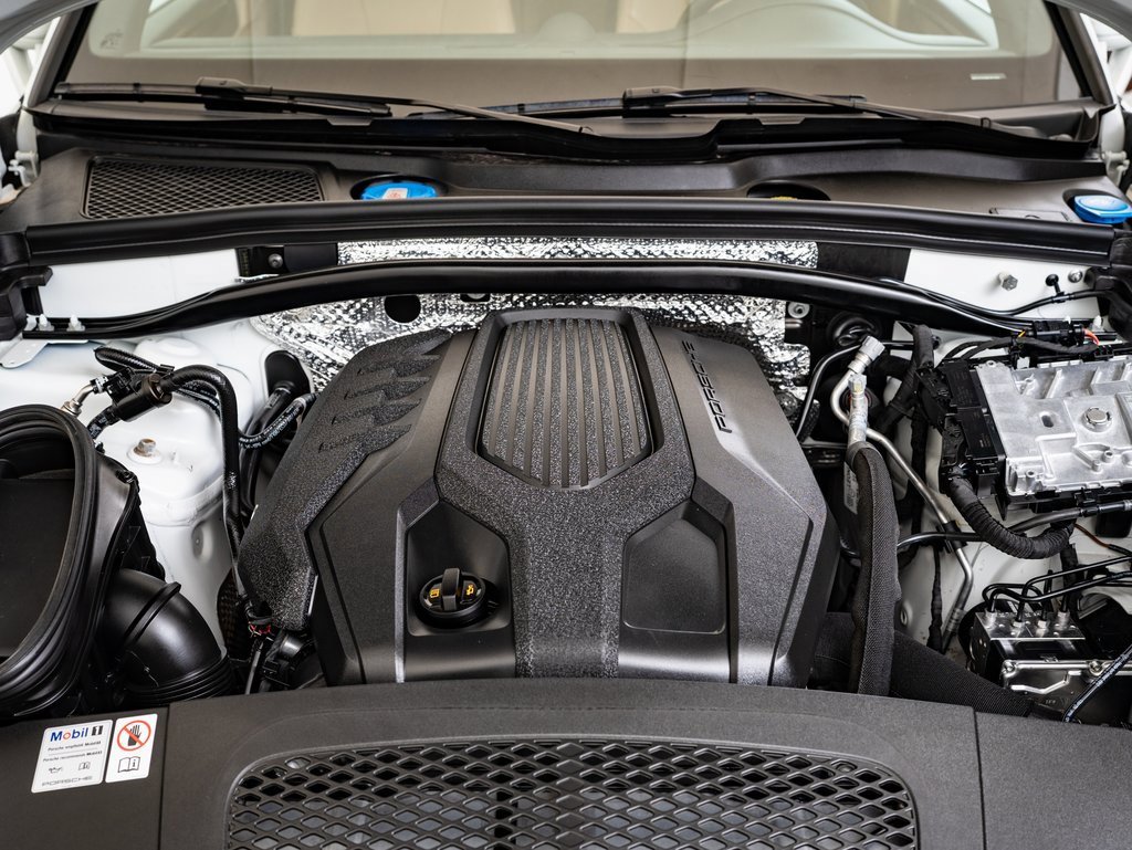 2024 Porsche Macan T photo 32