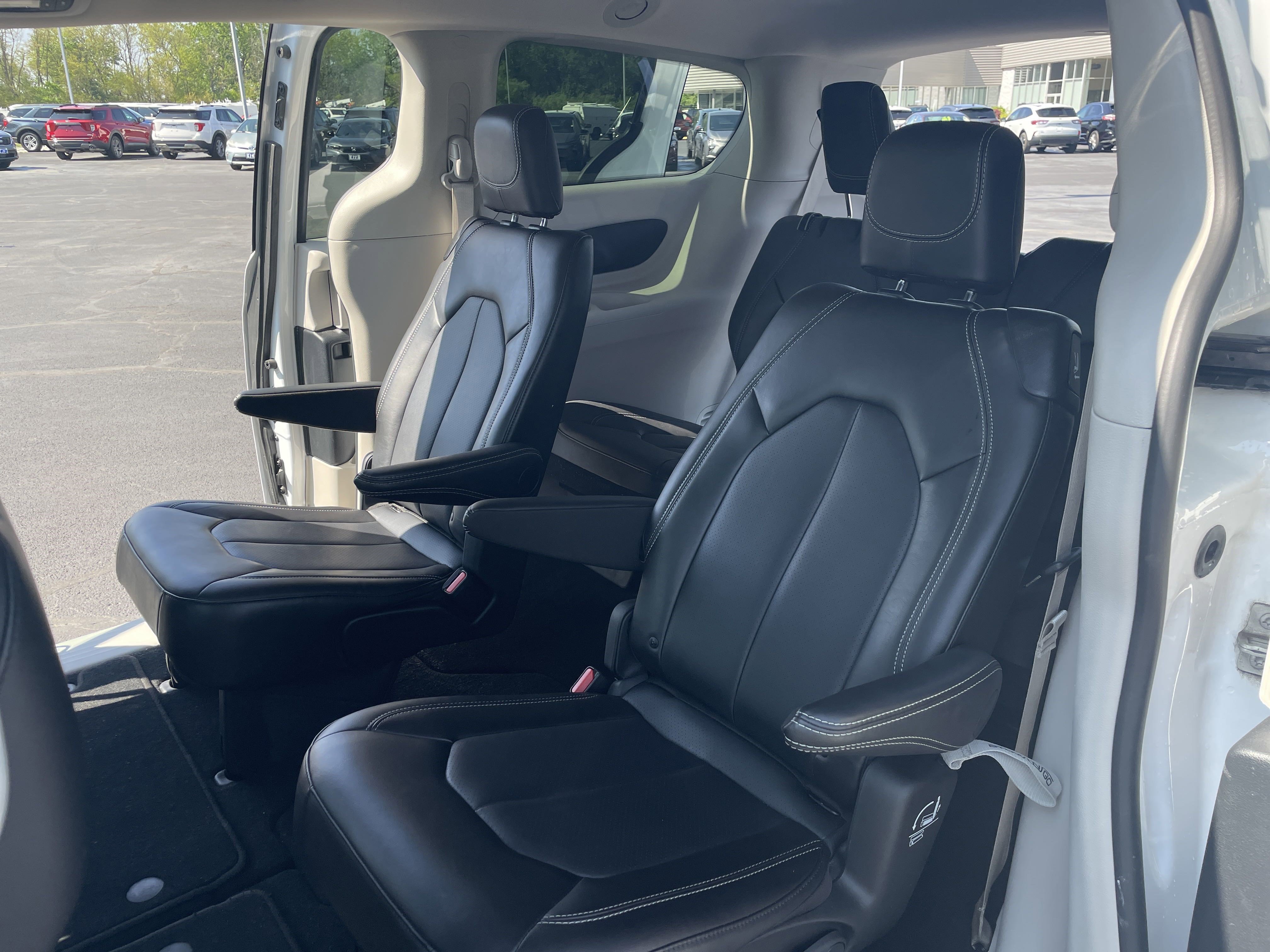 2024 Chrysler Pacifica Touring L photo 19
