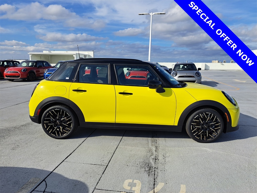 2025 Mini Cooper 4 Door Hardtop Signature photo 2