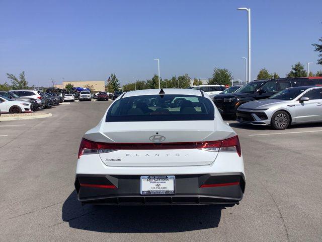 2025 Hyundai Elantra SE photo 5