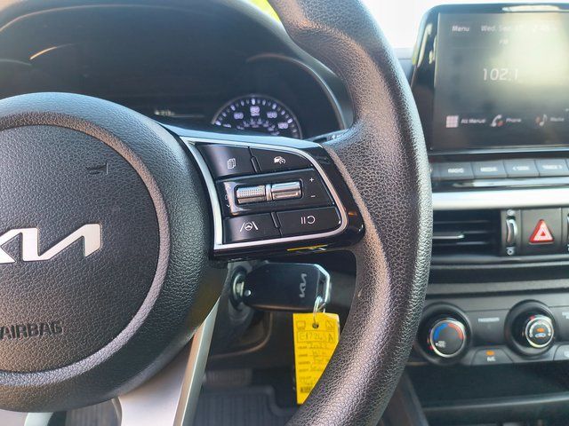 2022 Kia Forte LXS photo 3