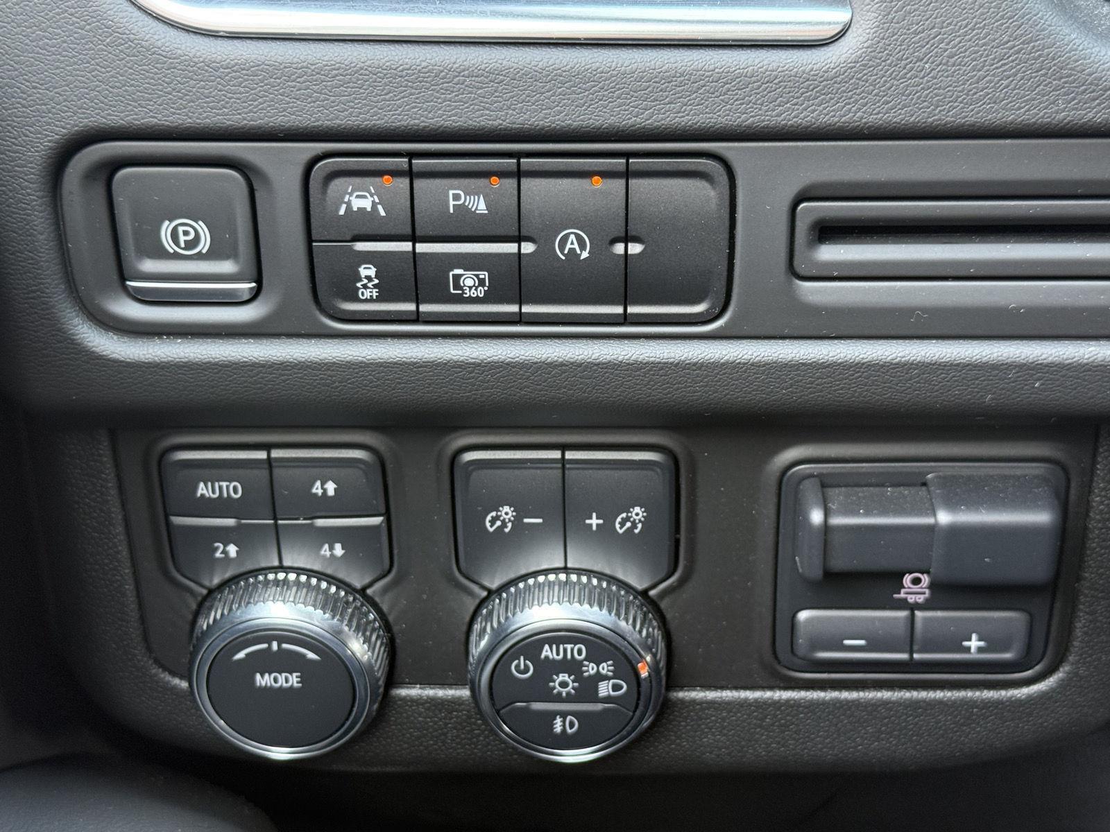 2024 Gmc Yukon XL SLT photo 29