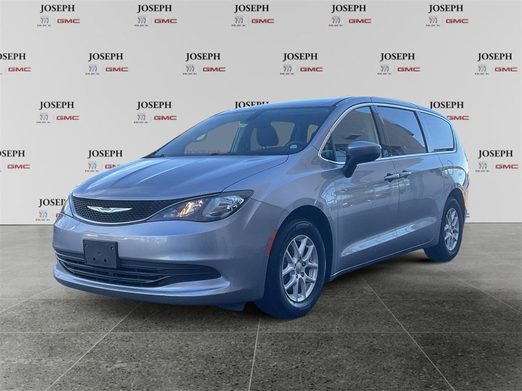 2017 Chrysler Pacifica LX photo 4