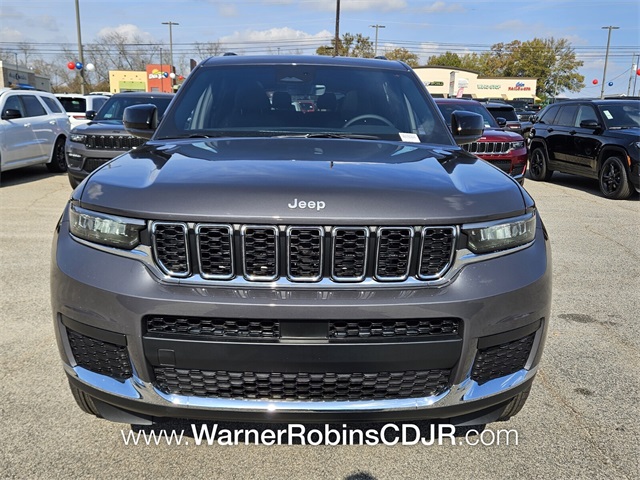 2025 Jeep Grand Cherokee Laredo Altitude photo 2