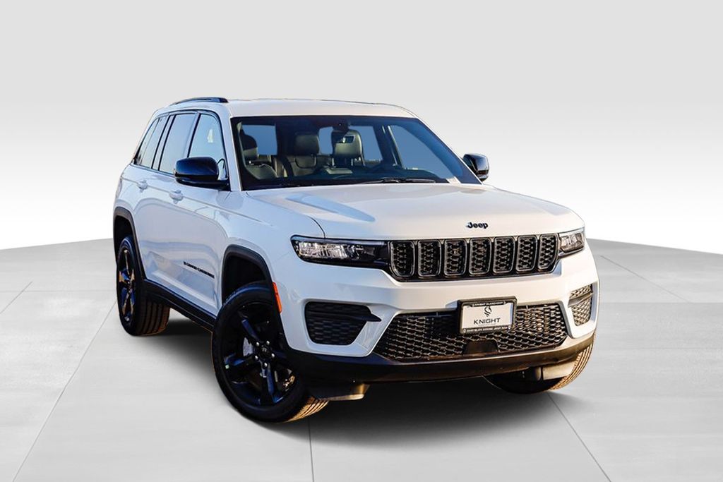 2025 Jeep Grand Cherokee Laredo Altitude photo 2