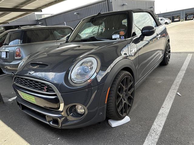 2018 Mini Cooper Convertible S photo 4