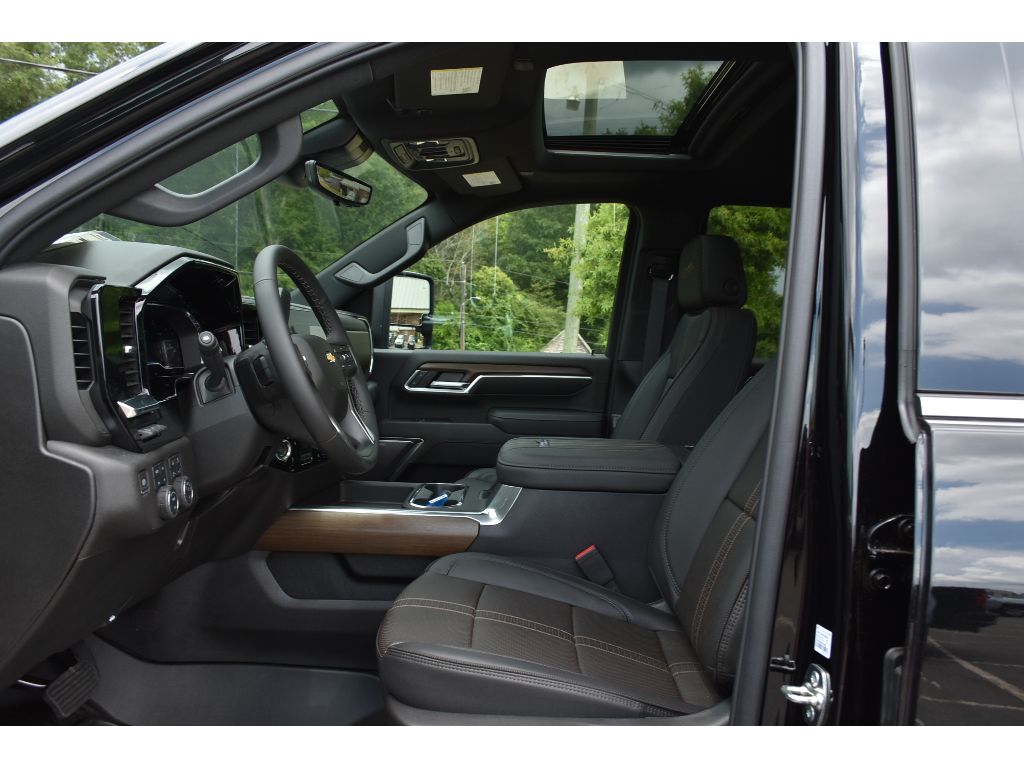 2025 Chevrolet Silverado 2500HD High Country photo 12