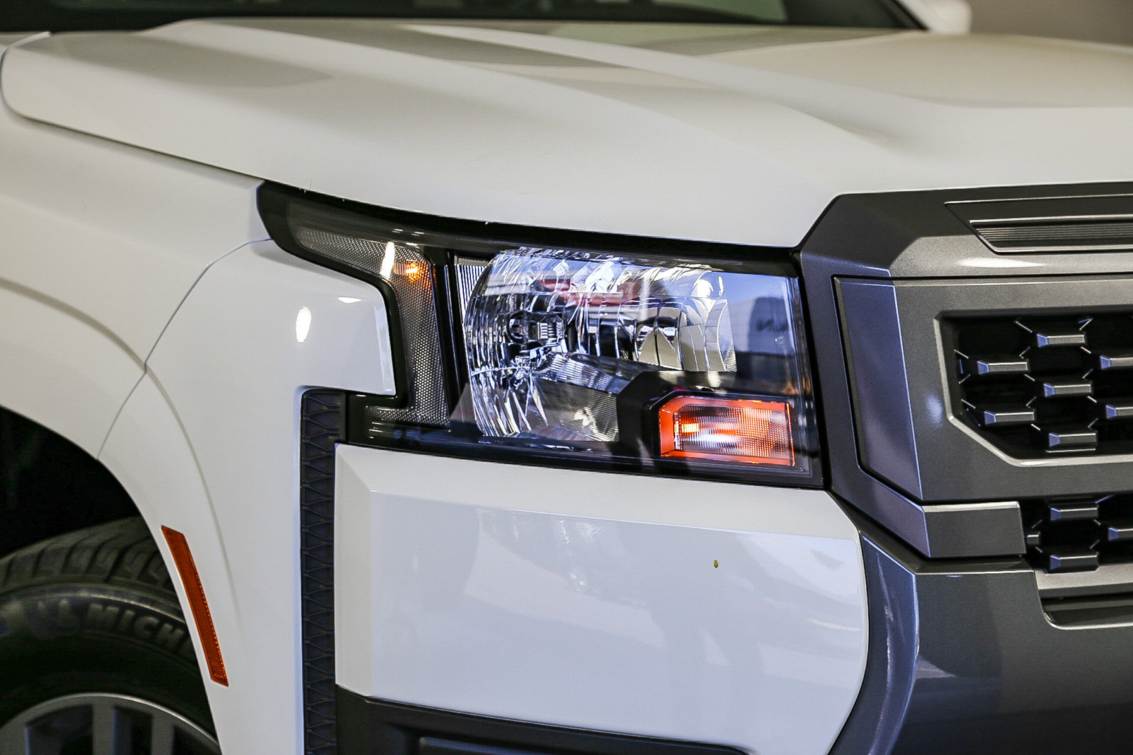2025 Nissan Frontier Crew Cab SV photo 2