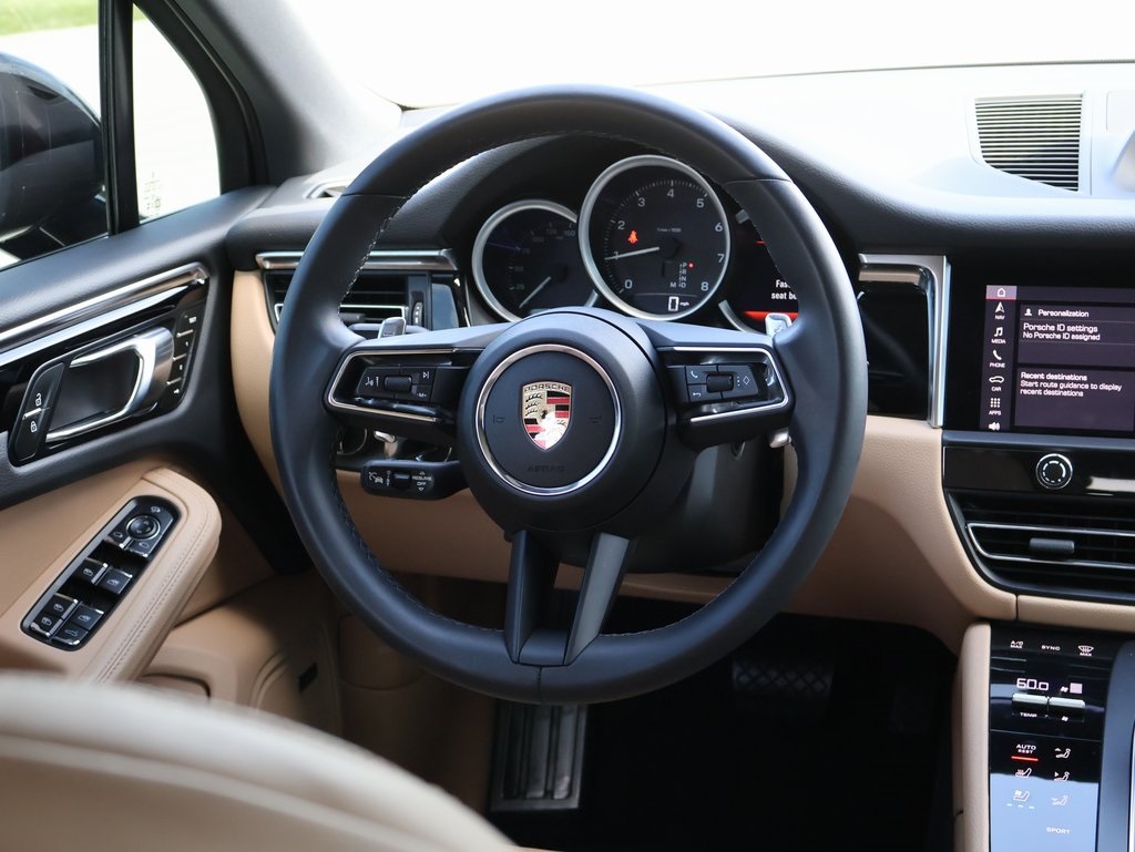 2024 Porsche Macan T photo 19