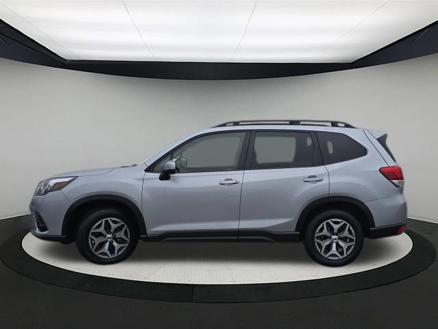 2023 Subaru Forester Premium photo 2