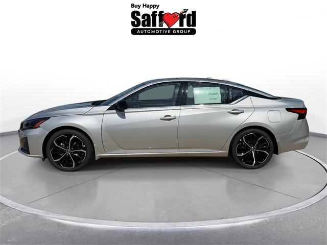 2025 Nissan Altima SR photo 4