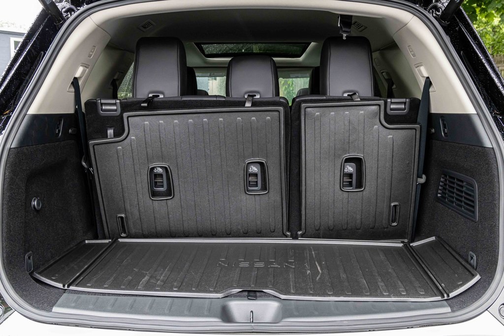 2025 Nissan Pathfinder SL photo 18