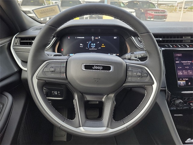2025 Jeep Grand Cherokee Altitude photo 17
