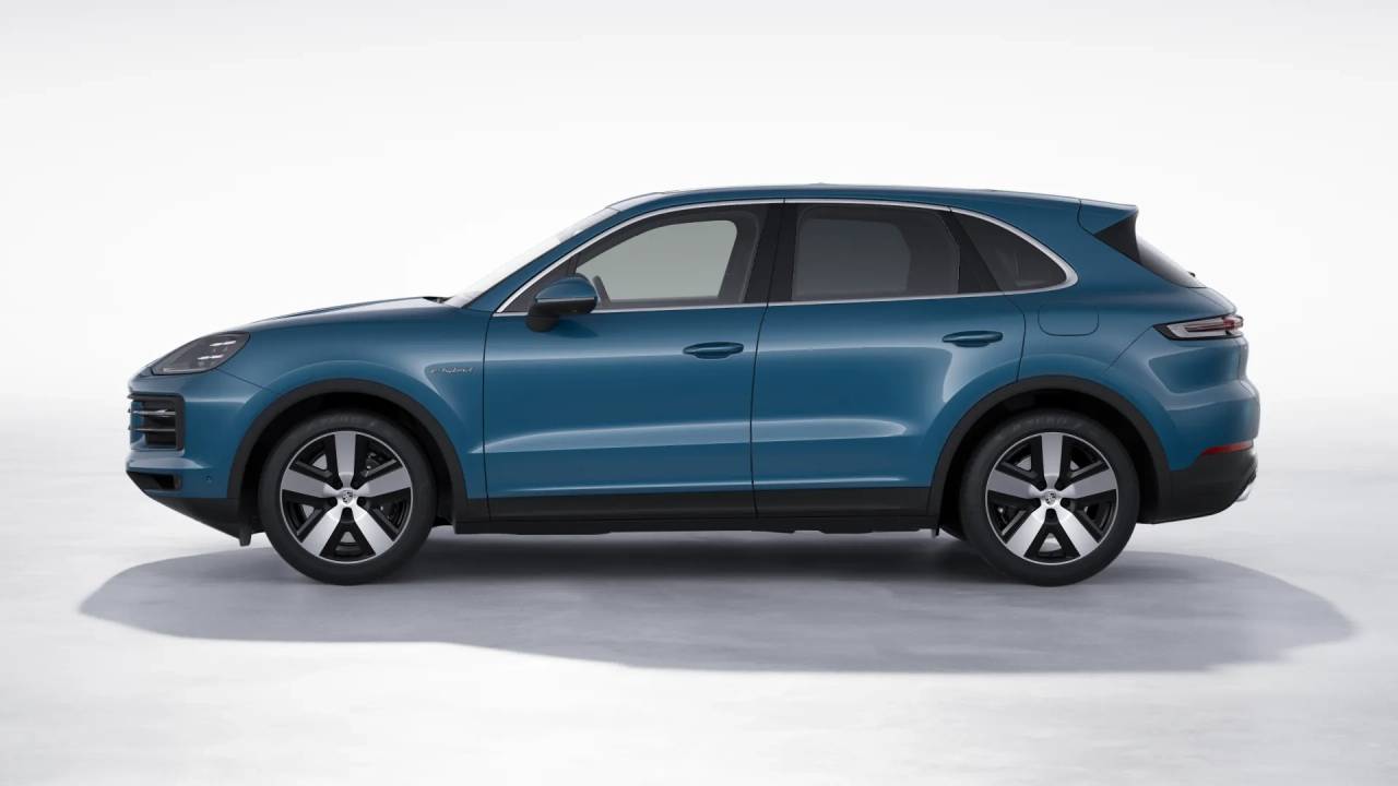 2025 Porsche Cayenne E-Hybrid photo 2