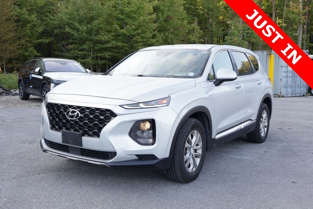 2020 Hyundai Santa Fe SE photo 3