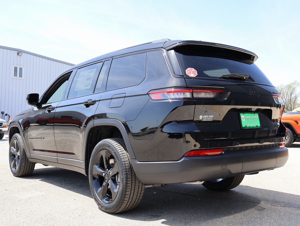 2025 Jeep Grand Cherokee Limited photo 3