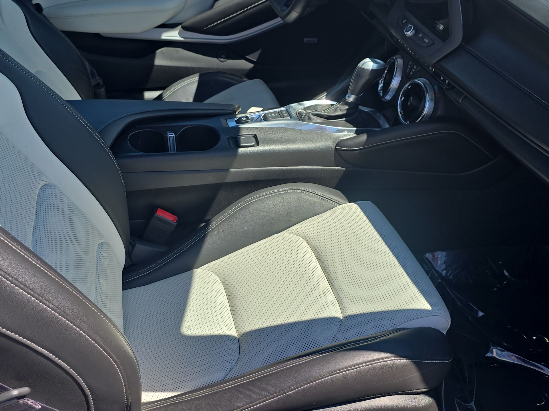 2016 Chevrolet Camaro 2LT photo 61