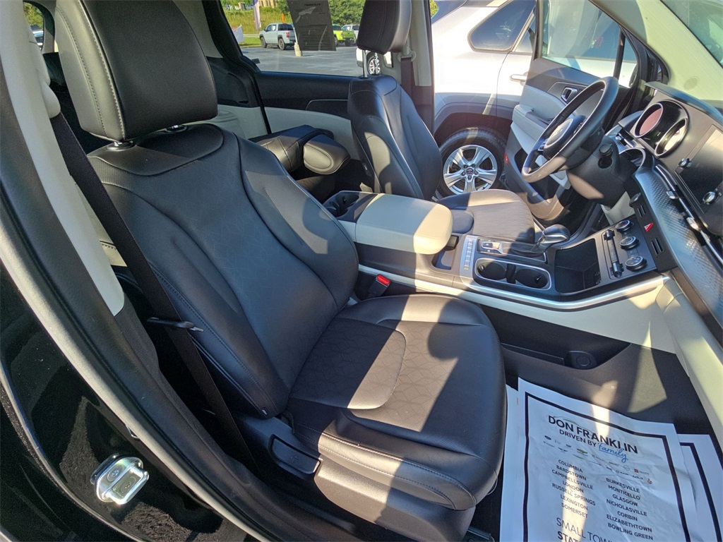 2023 Kia Carnival LX photo 28