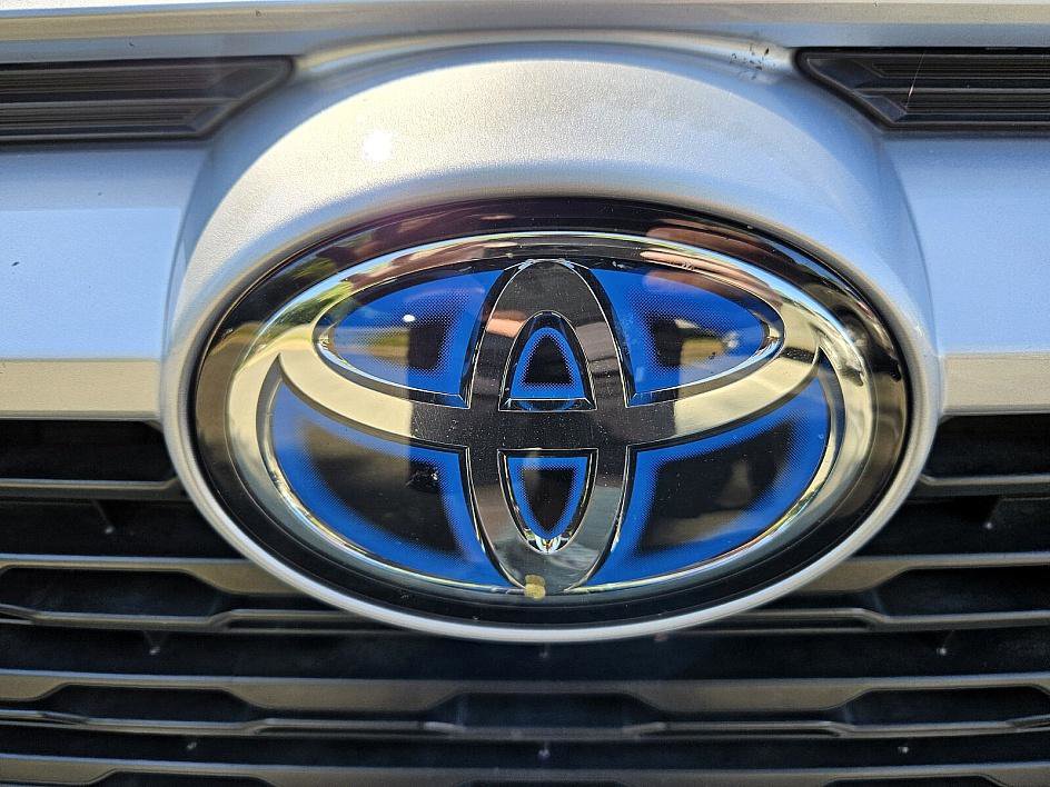 2024 Toyota RAV4 Hybrid XLE photo 15