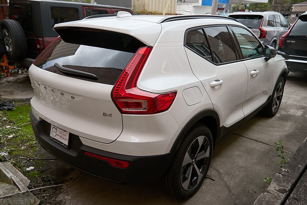2026 VOLVO XC40 - Image 5