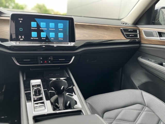 2025 Volkswagen Atlas SE Technology photo 5