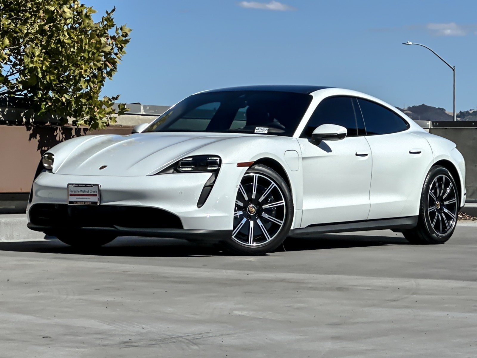 2023 Porsche Taycan photo 2