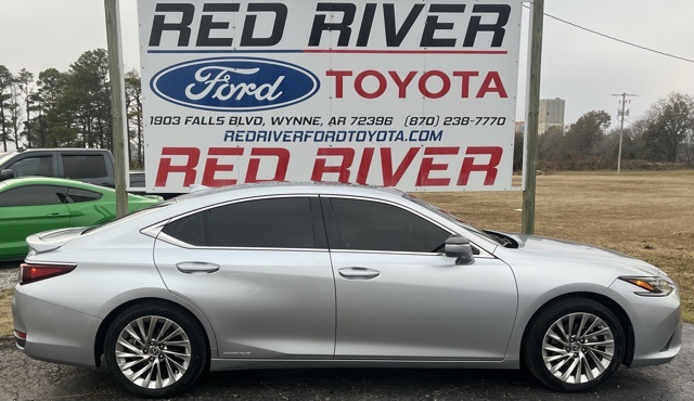 2022 Lexus ES Hybrid 300h Ultra Luxury's photo