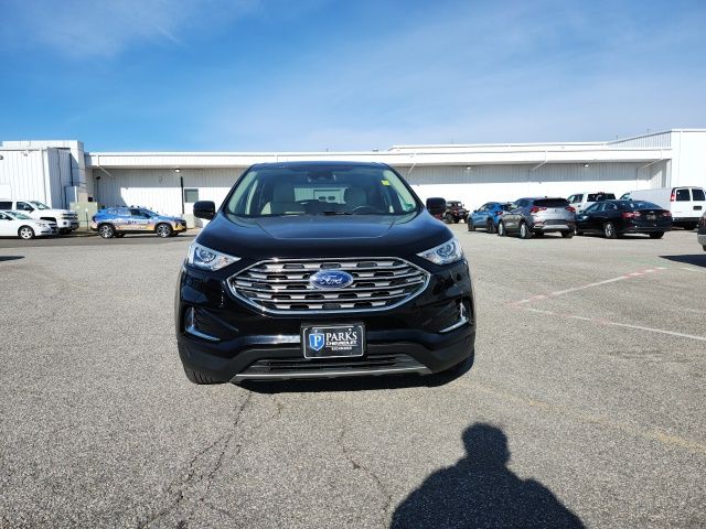 2022 Ford Edge SEL photo 2