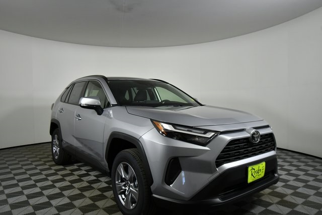 2025 Toyota RAV4 Hybrid XLE photo 3